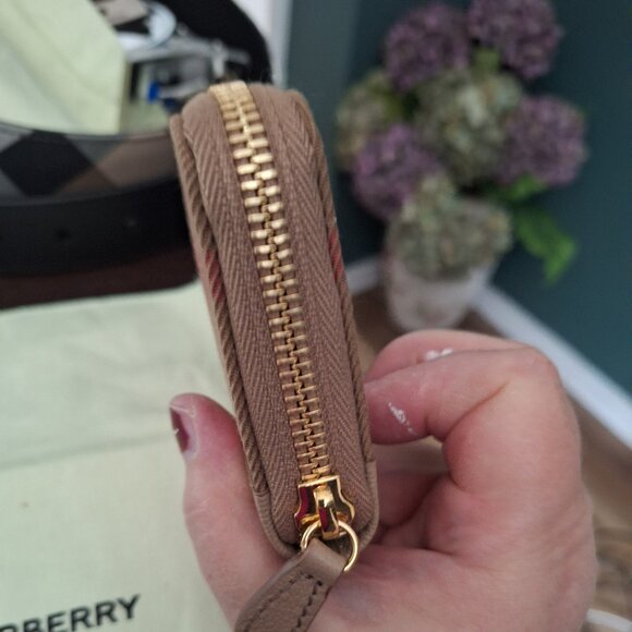 Burberry Zip Around Check Chestnut/Beige Wallet 80845281 NWT $480 - Picture 5 of 7